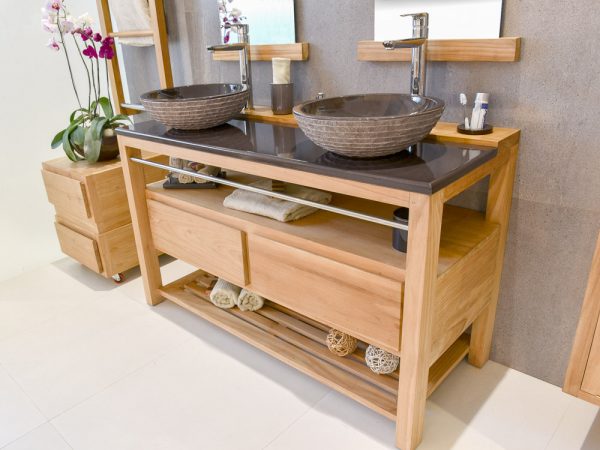 Suoh sur pied Suoh sur pied